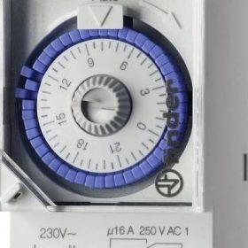 Finder 12.01.8.230.0000PAs kapcsolóóra napi