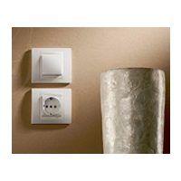 Kapcsolók , dugaljak , szerelvények